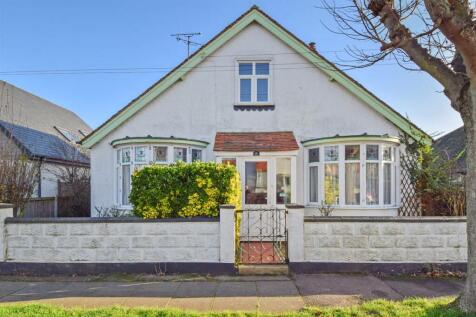 4 bedroom detached bungalow for sale