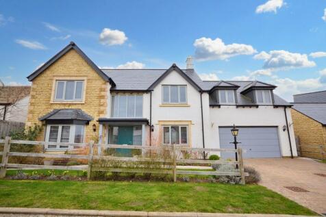 5 bedroom detached house for sale