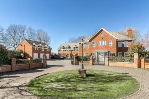 6 bedroom detached house for sale