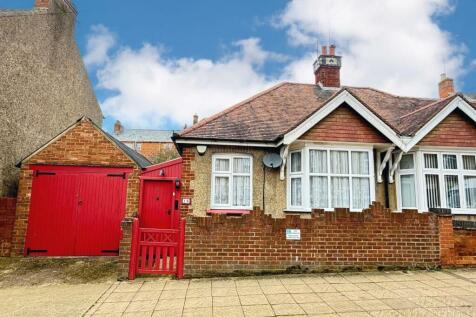 2 bedroom semi-detached bungalow for sale