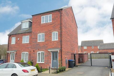Mayfly Road, Northampton NN4 4 bed semi