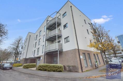 Ferraro Close, Hounslow TW5 2 bed flat for sale