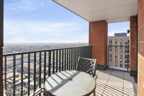 Ashwell House, Healum Avenue... 3 bed flat for sale