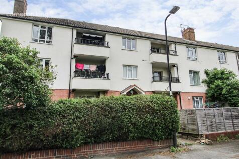 Reddington Drive, Langley 2 bed flat for sale