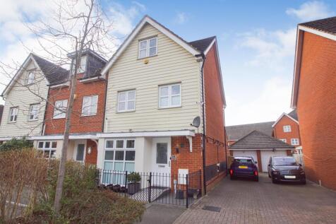 Amesbury Road, Slough 4 bed end of terrace house for sale