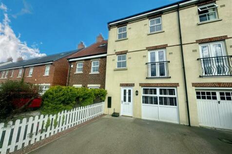 4 bedroom terraced house for sale