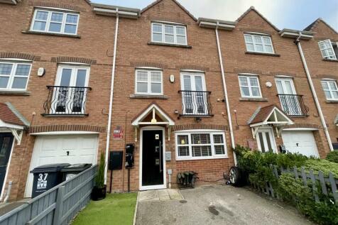 5 bedroom terraced house for sale