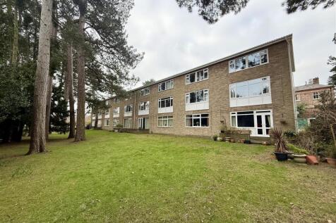 Spruce Grove, Darlington 3 bed maisonette for sale