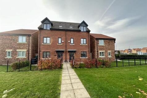 3 bedroom town house for sale