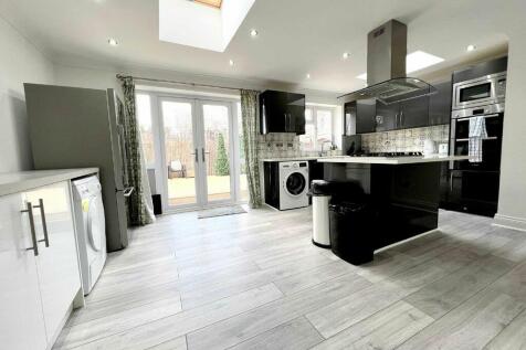 Groom Crescent, London SW18 4 bed house for sale