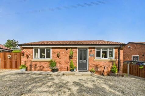 2 bedroom detached bungalow for sale