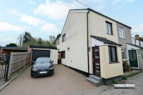 3 bedroom semi-detached house for sale