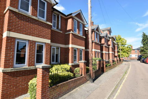 2 bedroom ground floor flat for sale