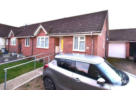 2 bedroom terraced bungalow for sale