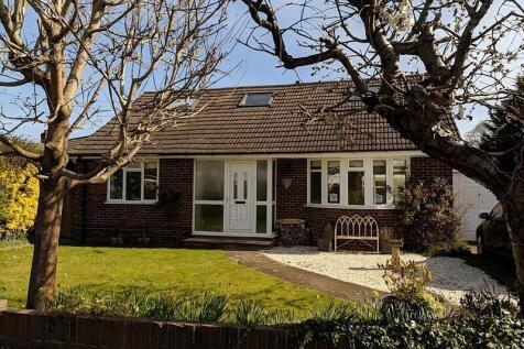 4 bedroom detached bungalow for sale