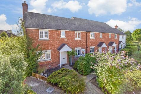 4 bedroom end of terrace house for sale