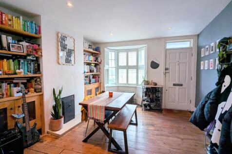 Pinner Road, Watford 2 bed terraced house for sale