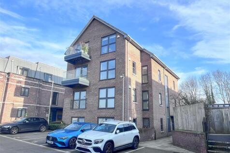 Aspen Place, Bushey Heath, 2 bed apartment for sale
