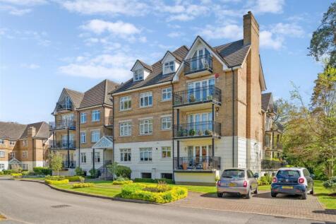 High Road, Bushey 2 bed apartment for sale