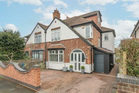 5 bedroom semi-detached house for sale