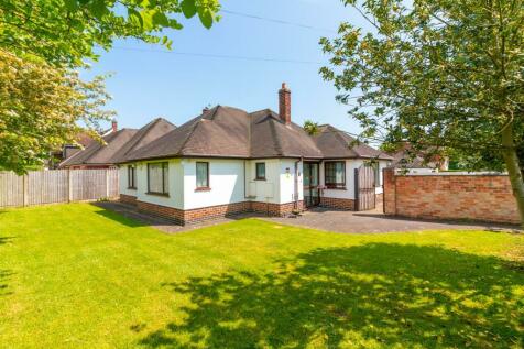 2 bedroom detached bungalow for sale