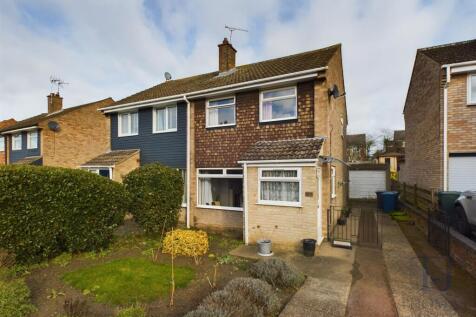 Fairway, Keyworth, Nottingham 3 bed semi