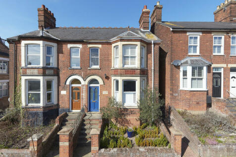 2 bedroom semi-detached house for sale