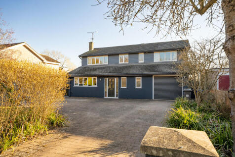 Blenheim Close, Haverhill CB9 4 bed detached house for sale