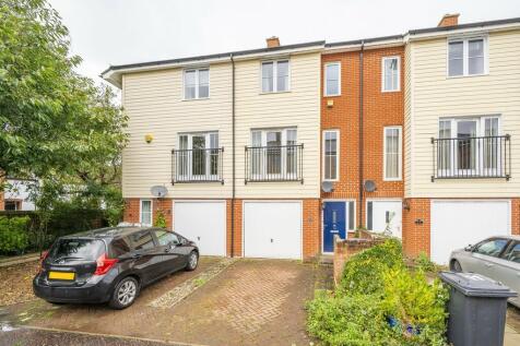 Priory Gardens, Suffolk CO10 4 bed townhouse for sale