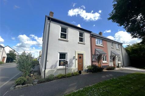 3 bedroom end of terrace house for sale