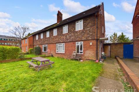 Coveham Crescent, Cobham, KT11 2 bed maisonette for sale