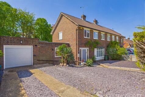Yarm Court Road, Leatherhead, KT22 3 bed semi