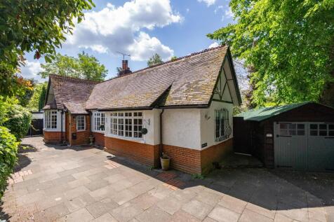 Portsmouth Road, Cobham, Surrey, KT11 3 bed bungalow for sale