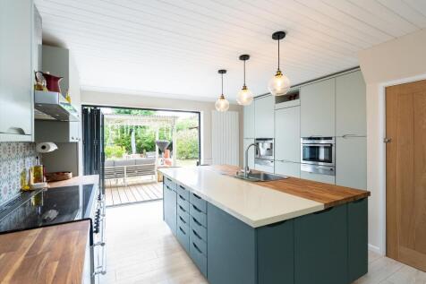 Burney Close, Fetcham, Leatherhead... 5 bed detached house for sale