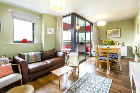 Drayton Park, Highbury, N5 3 bed apartment for sale