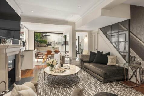 4 bedroom end of terrace house for sale