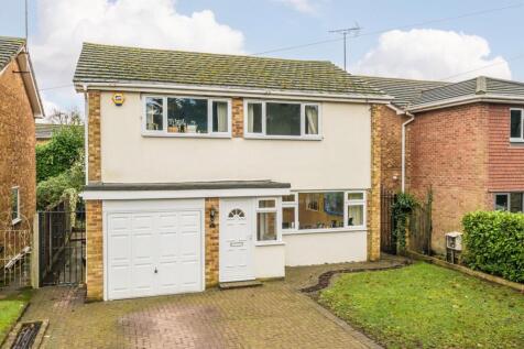 Wensleydale Gardens, Hampton TW12 3 bed detached house for sale