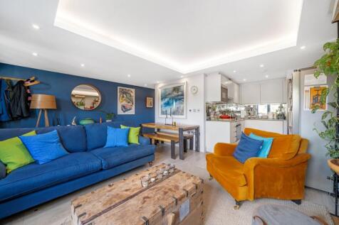 Chesterfield Grove, East Dulwich... 2 bed flat for sale