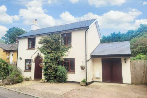 2 bedroom detached house for sale