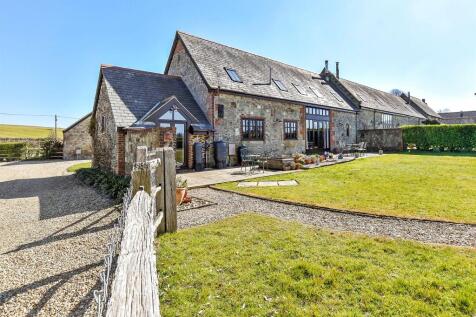 4 bedroom end of terrace house for sale
