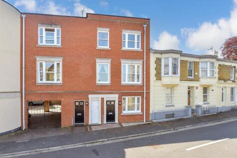 4 bedroom town house for sale