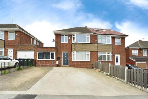 3 bedroom semi-detached house for sale