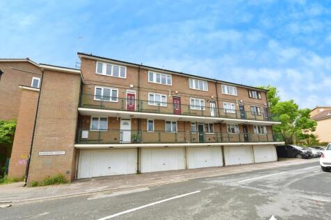 2 bedroom maisonette for sale