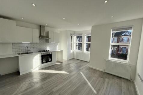 Harlesden Road, Willesden 2 bed flat for sale