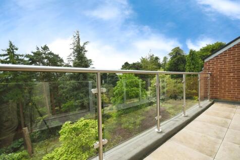 3 bedroom flat for sale
