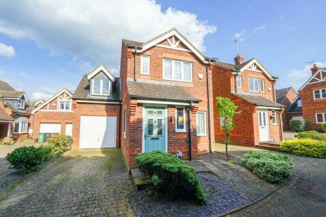 3 bedroom link detached house for sale