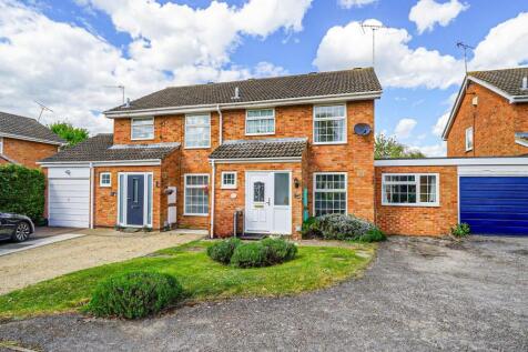 Jupiter Drive, Leighton Buzzard 4 bed semi