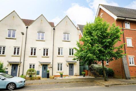 St. Helena Avenue, Milton Keynes 3 bed end of terrace house for sale