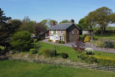 6 bedroom detached house for sale