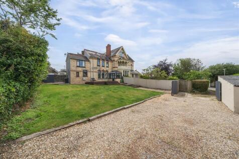 2 bedroom semi-detached house for sale